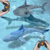 Electric/RC Animals 2.4G Simulation Remote Control Djur med lampor Submarine Robots Fish Electric Toys For Boy Upgrade Spray Water RC Shark Toy Q231114