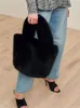 Marsupi 2023 Borsa da donna nera Borsa da donna con capelli in visone imitazione Borsa tote portatile Inizio autunno inverno All-Match