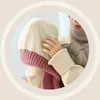 Boinas Invierno Integrado Protección para los oídos Gorro a prueba de viento Bufanda Terciopelo Tejido Grueso Sombrero protector cálido para mamá Mujeres Color sólido