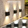 Wandlampen Balkon Decor 4/6 LED Illuminaat op en neer voor Garden Street Landschap Lumineuze decoratie Zonnelicht Waterdichte buitenlamp