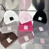 Loewee Beanie Designer de alta qualidade Hat de alta qualidade Outono e inverno Angora Rabbit Chapéu de lã de malha com marca moderna de couro pequeno lapéu frio ao ar livre