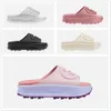 الصنادل الفاخرة 2023 مصممة نساء Flip Flops Slipper Fashion شرائح جلدية حقيقية السلسلة المعدنية أحذية غير رسمية