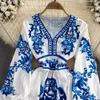 Sukienki swobodne 2023 Spring Summer Runway Blue and White Porcelain Print Dress Women Veck Długie Latarni Rękaw wysoki talia