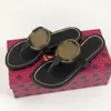 Met DOOS mode sandaal zacht leer 2024Nieuwe sandale Strandslipper Slippers slide lady slides reisslippers Dames Designer Zomer Platte schoen Sliders Mule dames