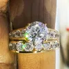 ソリティアリングHuitan New Trend Women's Wedding Ring Luxury Set AAA Cubic Zirconiaダブルスタックリングパーティー2PCSセットファッションジュエリー231115