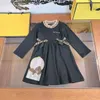 Burberrlies Vestiti per ragazza di lusso Vestito da festa per bambini a maniche lunghe autunno Stampa di lettere Gonna per bambini Taglia 100-150 Decorazione con fiocco Abito per bambino Nov15