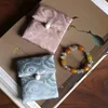 Bolsas de joyería 1 PCS Bolsa de embalaje de tela a prueba de polvo Pulsera de regalo Colgante Almacenamiento Monedero multifuncional