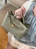 Luksusowa torebka dla kobiet Botega Sheepskin Totes andiamo Bohater andiamo Sheepskin Wheven Bow Metal Knot Tote Women's Bag Yqzrn