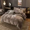 Conjuntos de cama cor sólida marrom cristal veludo capa de edredão para casa inverno colcha de cama conjunto de quarto gêmeo rainha rei nórdico cama 150 231115