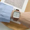 Нарученные часы квадратные Fashin Women Ultra Thin Thin Small Dial Watch Кожаная полоса Нишевая антикварные кварцевые часы Relogio feminina