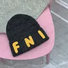 Kadınlar Örme Şapka Lady Beanie Cap Tasarımcı Kafatası Kapakları Lüks Mektup Tasarım Kış Şapkaları 4 Renk Sevimli Sıcak Beanies