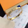Designer Bangles Charm Bracelets Femme Lettre de pendentif Bijoux Bijoux 18K Gold plaquette en acier inoxydable