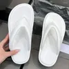 Slippare koreansk version av tjocksolade flip-flops för kvinnor sommarlov strandskor klipp-tå platt sandaler