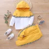 Rompers 0 2 -åriga födda flickor och pojkar Spring Autumn Cotton Long Sleeve With Hat Stitching Ribbon Fashion Sports Suit 231115