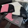 Vrouw effen beanie cap gebreide muts ontwerper schedel caps brief ontwerp voor man casual winterhoeden 4 kleuren topkwaliteit