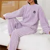 Slaaplounge voor dames Warme pyjamaset voor dames Winternachtkleding Effen fluweel 2-delig broek Thuispak Pluizig Casual pyjama Warme O-hals Nachtkledij zln231115