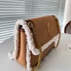 Vintern Messenger Bag Furry Shoulder Bags Women Designer Bag Personlig kedja Läder Handväska Luxury Underarm Crossbody Väskor Purse