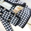 Giyim Setleri Bahar Sonbahar Houndstooth Plaid Girls 'Ceket Takım Sevimli Kawaii İki Parçalı Yarım Uzunluklu Etek Düğmesi Cep Çocuk Setleri Kostümleri J1020