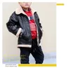 Пуховое пальто, кожаная куртка для мальчиков, утепленная и теплая зимняя одежда, новая детская плюшевая корейская кожаная куртка в иностранном стиле, тренд PU J231115