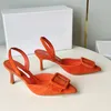 Die besten Marken-Slingbacks. 7,5 cm hohe Damen-Sandalen aus mattiertem Leder mit lässiger Schnallenverzierung. Luxuriöse Designer-Schuhe. Klassischer spitzer Partykleid-Schuh aus Leder