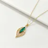 Pendentif Colliers Vintage Feuille d'émeraude Collier pour femmes Luxe Blanc Vert Cristal Chaîne de mariage Mode Bijoux Accessoires