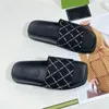 mody męskie kapcie pantofli letnie gumowe sandały plażowe slajd mody szum trójwymiarowy czcionki butów wewnętrznych rozmiar klapki klapki