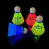 Palline 4 pezzi LED Palla da badminton Glowing Light Up Volani in plastica Illuminazione colorata Allenamento sportivo nel gioco all'aperto 231115