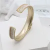 Gioielli di design Ottone placcato oro Lusso leggero Perle di riso con diamanti pieni di alta qualità Bracciale decorativo da donna con apertura personalizzata