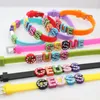 Bangle Silicon Armband Armband 50st 8mm 21cm genom Slide Charms Letters Alfabetet Slumpmässigt färger DIY -smycken för Women Kids Gift