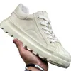 Scarpe firmate scarpe da corsa di lusso sneakers casual da uomo scarpe da tavola sportive traspiranti dal taglio basso scarpe da ginnastica piatte in pelle con lettera sneaker allacciate scarpe da jogging bianche nere