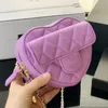 Bolso de hombro C Mini estilo amante del corazón Piel de cordero Cintura Busto Bolsos cruzados Cadena de hardware de metal dorado Vanidad Diseñador cosmético Monedero Bolsos Con espejo