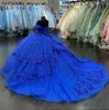 Luksusowy błyszczące królewskie niebieskie sukienki Quinceanera z aplikacji na ramię Gillter spódnica vestido de 15 Quinceaneras Sweet 16 Suknia