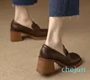 Sapatos de vestido primavera mais recente couro salto alto mulheres médio clássico quadrado toe anti deslizamento retro