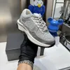 Tasarımcı Ayakkabı Sneaker Spor Ayakkabı Kadınları Lüks Retro Retro Ayakkabı Süet Deri Dikiş Çok Renkli Sikinler Çok Yönlü Spor Ayakkabı Kalın Tabanlar Artan Dantel Yukarı