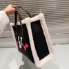 Mody kobiety wełna wełna torba crossbody designer torebka TODDY BUMBAG Fuzzy Fanny Fanny Pack Women Puszone torby na ramię CHD2311147-25 Xrong_Totes