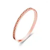 Bangle Light Luxury Gold Color Engraved Paper Clip Rostfritt stål Silverarmband för kvinnliga smyckesfest Fina gåvor