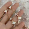 Stud 925 Silver Premium Tassel White Fritillaria Fan Earrings European och American Luxury Women's Fashion Märke smycken 231115