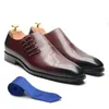 Scarpe eleganti da uomo di lusso Italian Oxford Fashion Shoelace Design Wedding Whole Cut Business Office Party formale per