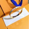 Bangle New Style Bracelets Women Women Luxury Designer Jóias 18K Gold Bated Stoinless Wedding Wedding Acestors S Acessórios por atacado Corrente com Box 23Ess