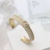 Gioielli di design Ottone placcato oro Lusso leggero Perle di riso con diamanti pieni di alta qualità Bracciale decorativo da donna con apertura personalizzata