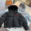 2023 New Womens Down Down Coats محرك المقنعين سترة 23SS سترات نساء باركاس أسفل المعطف النحيف سترة قصيرة سترة المعاطف سترة دافئة أزياء أسفل سترة S-L