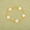Ucuz Klasik Popüler Four Leaf Clover Charm Bilezikler 18K Altın Kaplama Lüks Tasarımcı Kadın Kız Düğün Anne 'Günü Mücevher Kadınları Yüksek Kalite Hayır Kutu