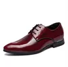 Italiensk stil handmålade brev män skor äkta ko läder hög kvalitet formella klänningskor loafers affärsbröllopskor 38-48