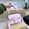 Vinter fuzzy ull lyxdesigner underarmskudde tabby väska kvinnor mens hobo rese koppling väskor kors body totes handväska shearling läder axelväskor 2301072d