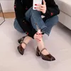 Robe chaussures femmes pompes en cuir verni Mary Jane mi-talon chaîne en métal rétro épais talons hauts noir marron fête dames