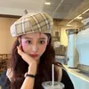 Berets Korean Ins Casual Plaid Beret Top plat pour femmes au printemps et à l'été Painter polyvalent Fashion Simple Fashion