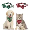Hundhalsar husdjur xmas halsband spänne design tecknad mönster jultomten triangulär halsduk klocka hängen krage katt leveranser