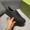 Itália Screener sneakers Mens mulheres sapatos casuais abelha branco sapato de couro liso verde listra vermelha bordado vintage casais treinadores des chaussures dhyt2001