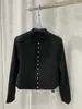 Kvinnorjackor Designer CE * 23SS Autumn/Winter New Stand Neck Black Metal Button Suit Liten Short Cardigan Top TGOS