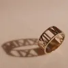Pierścionki ślubne Niewłaściwe cyfry rzymskie pierścionek Ring Data Pierścień personalizuje liczbową biżuterię rocznicową pierścionek z bliska pierścień obietnica Pierścień 231114